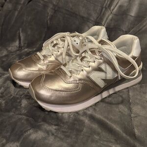 New Balance Women’s 574V2 Sneaker-Rose Gold/White. Size 9.5.